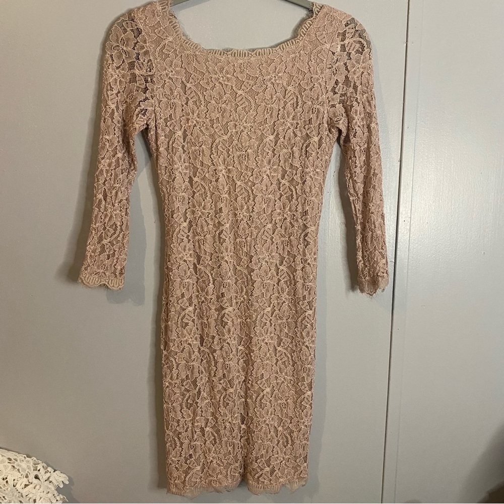 Diane Von Furstenberg Lace Bodycon Party Dress in Size 2